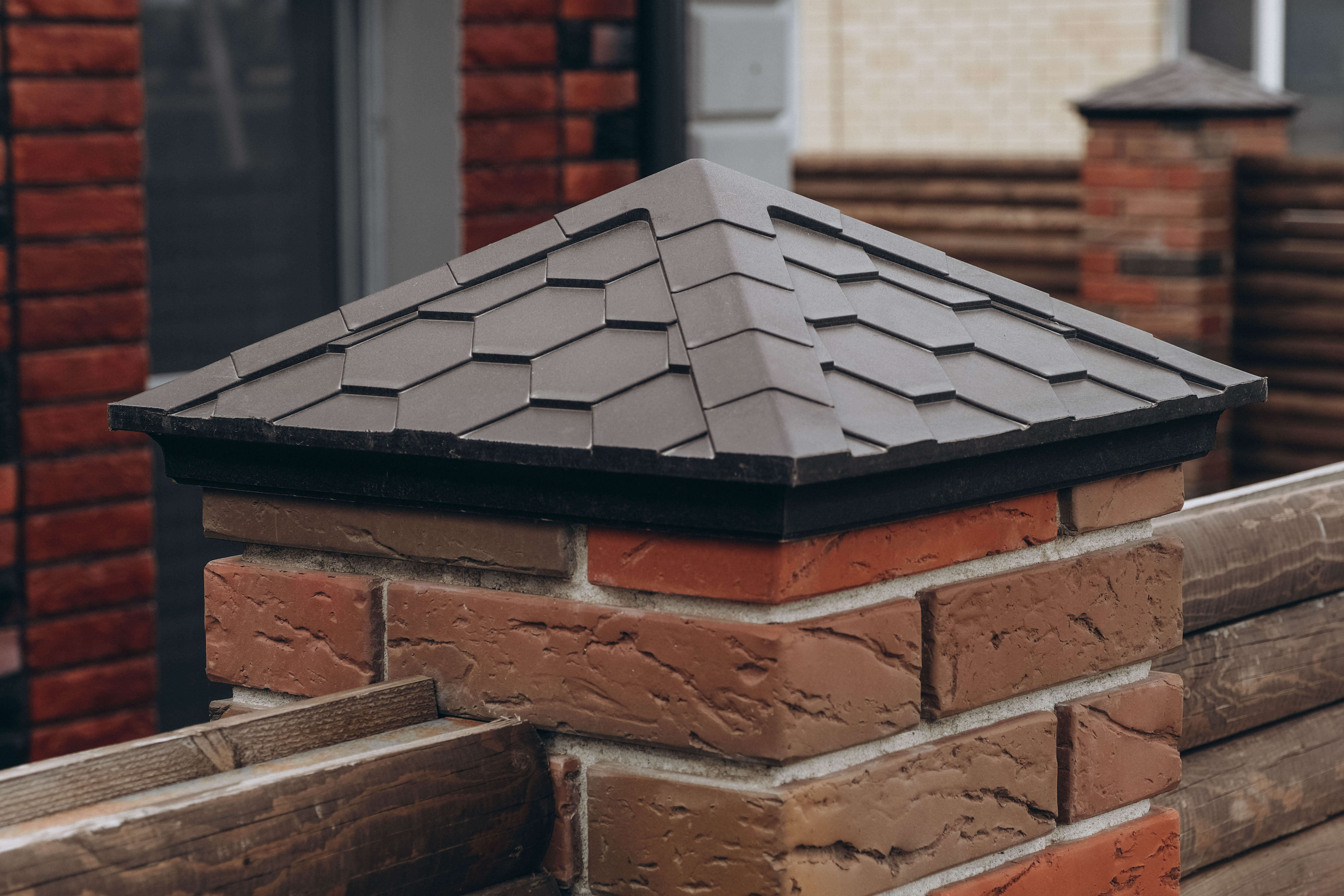 Колпак Zking Эверест Коричневый на столб 1.5х1.5 кирпича (390х390мм) в Ярославле фото